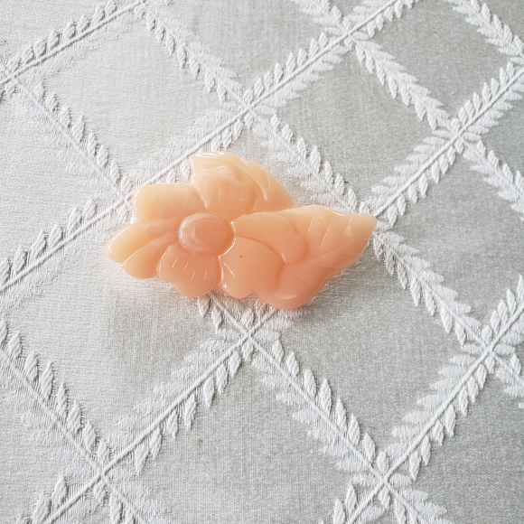 Vintage brooch.  Some form of plastic.  Engraved flower. - Picture 5 of 6